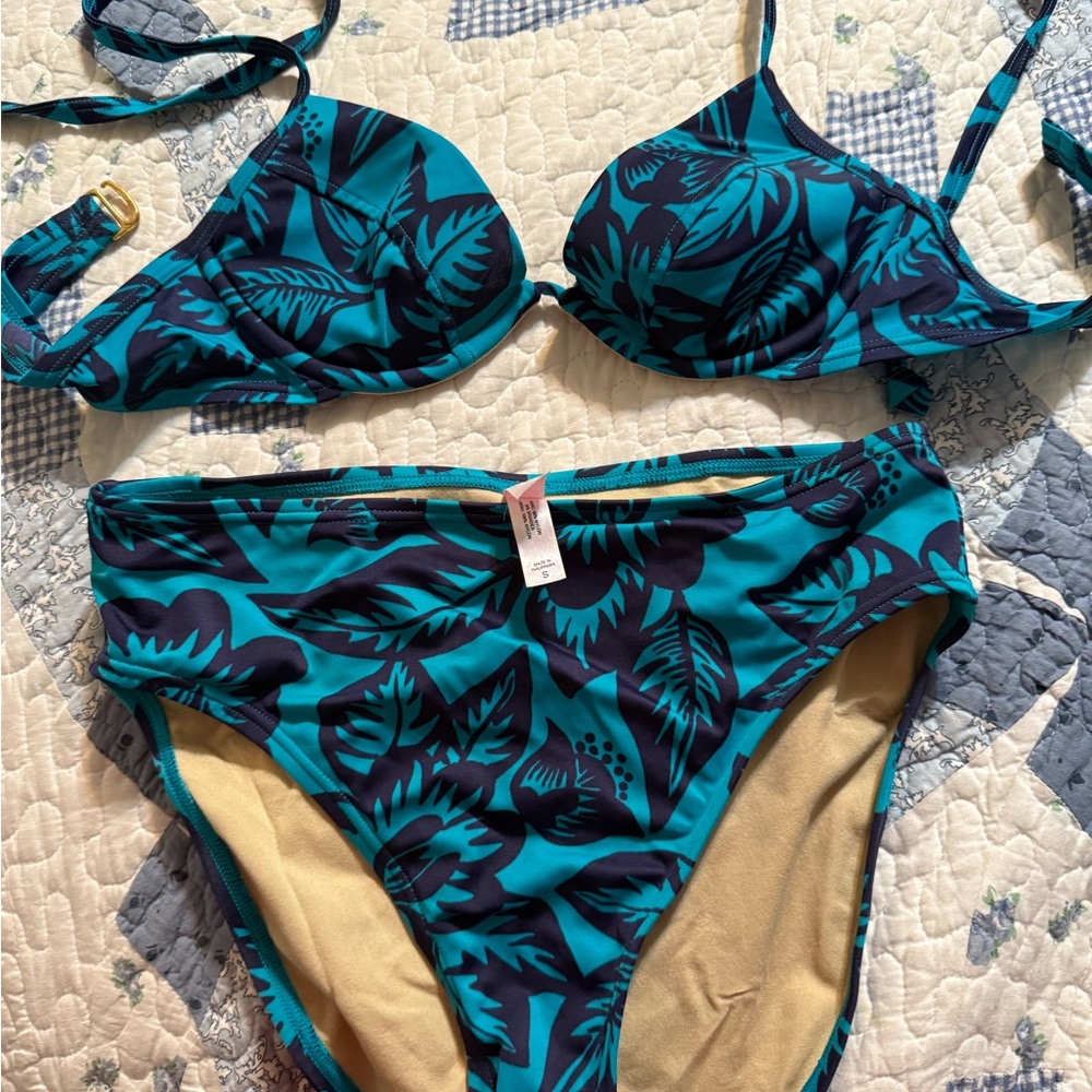 Victoria’s Secret bikini